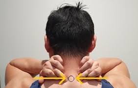 Famous physical therapists bob schrupp and brad heineck present how to get rid of neck hump using a sock. How To Get Rid Of A Dowager S Hump Posture Direct