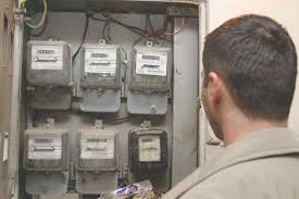 Foarte multi furnizori de energie electrica care fac competitie gigantilor din piata incearca sa vina mereu cu inovatii in acest domeniu tocmai pentru a atrage spre ei clientii nemultumiti de anumite probleme birocratice sau de. Decizia Anre Romanii Vor Primi De La Furnizorul De Energie ElectricÄ Cel Mai Bun PreÈ FÄrÄ Abonament PanÄ La 30 Iunie Botosaninews Ro