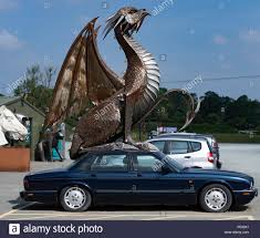 Biff's atari jaguar video game reviews: Welsh Dragon Skulptur Platziert Auf Einem Jaguar Auto Auf Der Britische Eisen Arbeitsplatz Touristenattraktion Gezeigt Stockfotografie Alamy