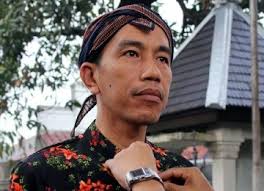 ID, JAKARTA — Kian populernya nama Walikota Solo, Joko Widodo membuat PDI Perjuangan memasukannya ke dalam daftar calon gubernur DKI Jakarta. - walikota-solo-joko-widodo-_120104143455-732