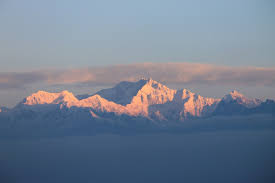 Le plus haut sommet du monde par rapport au niveau de la mer est reconnu depuis 1856 comme étant l'everest dans l'himalaya, à 8 849 m d'altitude. Observer Le Kangchenjunga Troisieme Plus Haut Sommet Du Monde