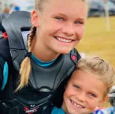 Anna Nicely's Instagram, Twitter & Facebook