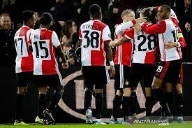 The red and white home kit will be worn by the selection at the home games in de kuip. Ridgeciano Haps Selamatkan Feyenoord Dari Kekalahan Di Waalwijk Antara News