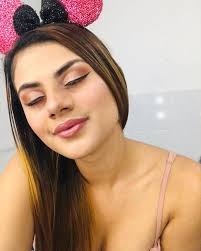 Maquillaje sencillo, próximamente en vivo ❤️ con los productos de  @belezamaquillaje 😍💄