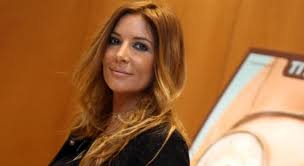 Selvaggia lucarelli si getta su fabrizio corona baciandolo in bocca a celebrity now satira. Selvaggia Lucarelli Quell Uomo Ha Urinato Sulla Mia Foto La Violenza Dei Social Tracima Nella Realta Poi L Accusa Alle Iene