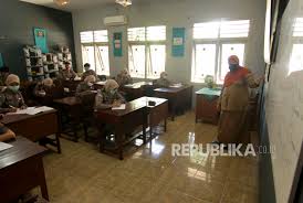 Sahabat edukasi yang berbahagia… keberhasilan penyelenggaraan pendidikan yang berkualitas sangat terkait erat dengan keberhasilan peningkatan kompetensi dan profesionalisme pendidik dan tenaga kependidikan (ptk). Belasan Sekolah Di Selatan Garut Diizinkan Tatap Muka Republika Online