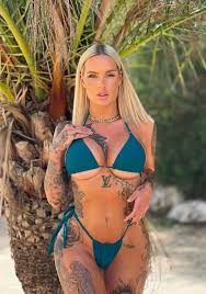 Vanessa Louis - sensual performances