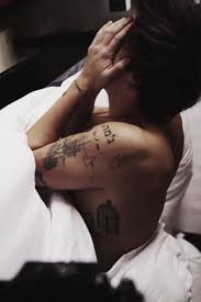 Набил тату в 14 лет/тусуюсь с моргенштерном. Pin By Lindsie Ann Aleman On Harry Styles 3 Harry Styles Pictures Harry Styles Photos Harry Styles