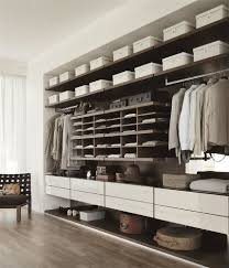 Walk In Closets Are One Of The Most Practical Divisions In The Modern Bedroom Design Discover More Ht Modern Bedroom Design Luxurious Bedrooms Luxury Closet