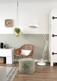 Streichen Sie Eine Lange Wand Entlang Des Esstisches Und Der Kuche Die Halb Grun Ist Anstatt Interieur Woonkamer Interieur Huis Interieur