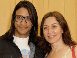 O músico recorreu às redes sociais neste domingo para agradecer o carinho que recebeu no último adeus à sua joão, e de forma emocionada ainda pediu desculpa a quem não conseguiu abraçar. Marido De Maria Joao Abreu Deixa Sugestao Para As Cerimonias Funebres