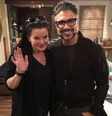 Nel 2008 ha inoltre lavorato con alfonso arau per la realizzazione del film dare to love me. Ncis Pauley Perrette Starring In Comedy Broke With Jaime Camil