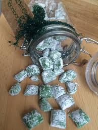 Diy leckere bonbons machen in 10 minuten!! Prickelnde Waldmeister Bonbons Miss Made