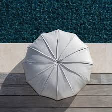 Louer un chalet au bord de l'eau. Pouf Oursin Jardinchic