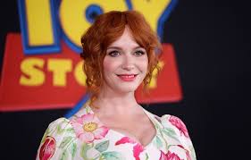 Christina hendricks puts on a glamorous display as she strikes a pose ahead of attending the 2020 people's choice awards. Christina Hendricks How Much Is Her Net Worth In 2020