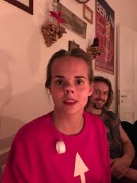 Bianca kronlöf läser en dikt om hur det låter när den man ligger med tycker om det. Bianca Kronlof Arkiv Tiffany Kronlof Nojesguiden