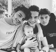 En août dernier, l'arrivée de son fils gabriel a agrandi la famille de benjamin castaldi qui a partagé ce. Benjamin Castaldi Son Fils Enzo Se Lance Dans La Musique