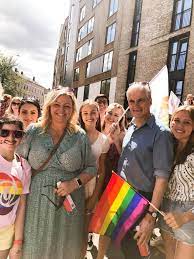 På den ene siden, der trucker frakter. Ved Oppstart Pride I Oslo Det Som Slar Jonas Gahr Store Facebook