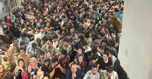 People are on their own now while the world watches in silence. Etdwnscg V Ygm