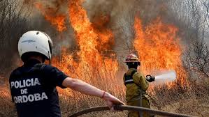 Ver más ideas sobre bomberos, camion de bomberos, vehiculo de bomberos. Otra Jornada Que Preve Fuertes Vientos Que Complican El Combate De Tres Incendios En Cordoba Telam Agencia Nacional De Noticias