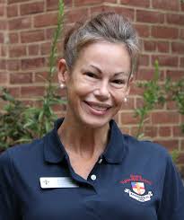 Kim Dykes's Instagram, Twitter & Facebook