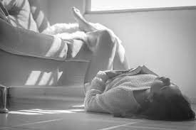 Pros And Cons Of Sleeping With Your Legs Elevated Somnato Com