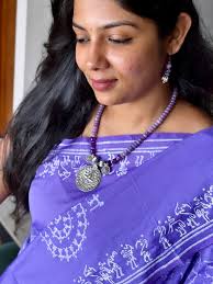 💜🤍 @yaazhcollectionz for this pretty printed cotton saree ✨ Customised  jewel from @shimmyradhakrishnan 's @jewelboxoman 🫠