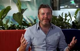 Daniel dines este cofondator și ceo al uipath, un startup de pe segmentul de automatizare a proceselor, primul unicorn românesc. Cine Este È™i Ce Avere Are Daniel Dines Cel Mai Bogat Roman Al Momentului L A Detronat Pe È›iriac Impact