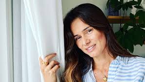 As a model, she has appeared on the portuguese magazine covers of fhm and gq. Em Isolamento Claudia Vieira Abre O Coracao E A Nova Realidade