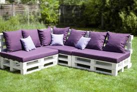 In the diy crafts, pallets are just amazing wooden skids for indoor and outdoor projects, or we can say for doing indoor and outdoor furniture projects! 19 Insanely Awesome Diy Pallet Sofas That Are Worth Talking About
