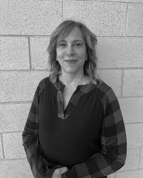 Meet Edna McBride! She started in April of 2012. She graduated Cosmetology  school in 2003. Her favorite services to provide in the salon are color/cut  combos.