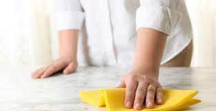 Pour retirer vos tâches de graisse, rayures, liquides ou autres, utiliser du savon naturel et un chiffon doux. Comment Nettoyer Un Plan De Travail En Marbre M6 Deco Fr