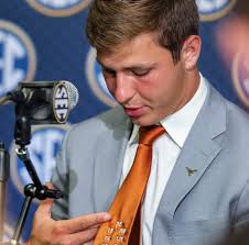 Drake shows up in Texas basketball facilities... wearing Kentucky gear