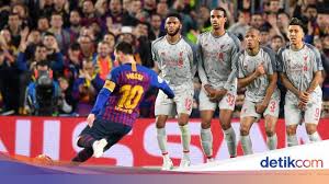 Tendangan bebas tidak langsung adalah metode tendangan yang bebas dilakukan oleh pemain manapun dalam permainan sepak bola yang disebabkan pelanggaran tertentu atau offside. Kata Ilmuwan Teknik Free Kick Messi Mirip Dengan Tembakan Curry