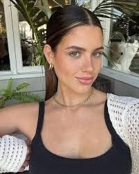 Leila Murray's Instagram, Twitter & Facebook