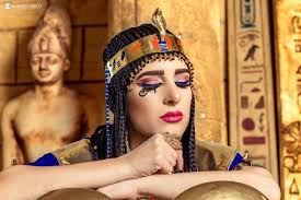 بالصور ميرنا وليد تتألق بإطلالة فرعونية ساحرة crown jewelry fashion jewelry