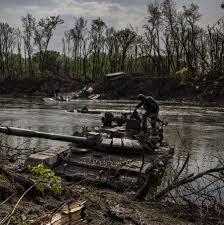 A Doomed River Crossing Shows the Perils of Entrapment in the War's East -  The New York Times