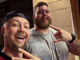 33. Loves Jesus. From ratchet to righteous — but still a little wild 😅  Evangelist. Gym rat. Sports junkie. Gamer. Musician. Been to 21+ states and  5 countries. 3.7 GPA. Cum Laude