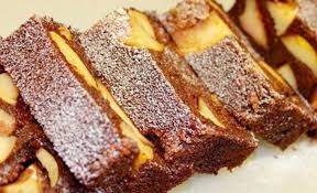 O prajitura care iti va aduce aminte de copilarie. PrÄƒjitura Cu GriÈ™ È™i Mere Este Foarte UÈ™or De Preparat Dar È™i Foarte DelicioasÄƒ Nu Te PoÈ›i SÄƒtura De Ea Revista Bensana Romania