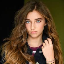 Julia Grace's Instagram, Twitter & Facebook