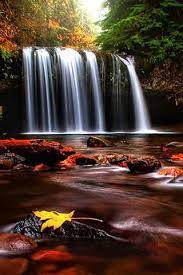 Las Dos Reinas Es Una Cinta Biografica February 2018 Waterfall live wallpaper decorates your home screen with an beautiful waterfall.