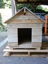 Une Nouvelle Construction En Cours Une Niche A Chien C Est Une Commande D Un Collegue Pour Son Setter Irlanda Niche En Bois Plans De Niche Pour Chien Niche