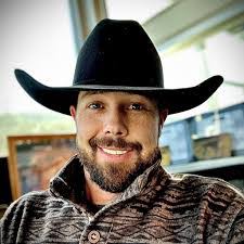 Eddie Sierra's Instagram, Twitter & Facebook