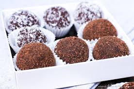 Das ist ein echter klassiker. 5 Minuten Pralinen Nutella Butterkeks Truffel Mit Kokos Filizity Com Food Blog Aus Dem Rheinland
