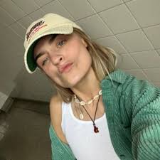 Ellen Knott (@Ellenknott4)