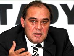 Yıldırım demirören'i telefonda aradım ve adaylık iddialarını sordum. Yildirim Demiroren De Supheli