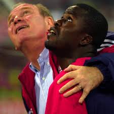 (de) samuel kuffour, su fussballdaten.de, fussballdaten verlags gmbh. Fc Bayern Munchen Wie Uli Hoeness Sammy Kuffour Unterstutzte