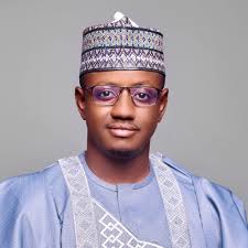 Thank you for your kind gesture Umar Kabir Dan Anini Kuyi following nasa  tareda yi masa addua.Yamun abun alheri 😂🙏😩