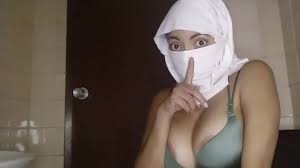 Real Horny Arab Muslim Islam Wife Slut Masturbates Squirting Pussy Silently  While Husband Away - XVIDEOS.COM