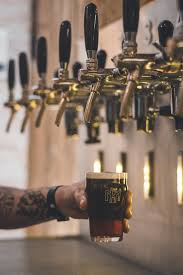 750 Craft Beer Pictures Download Free Images Stock Photos On Unsplash In 2020 Craft Beer Bar Craft Beer Design Craft Beer